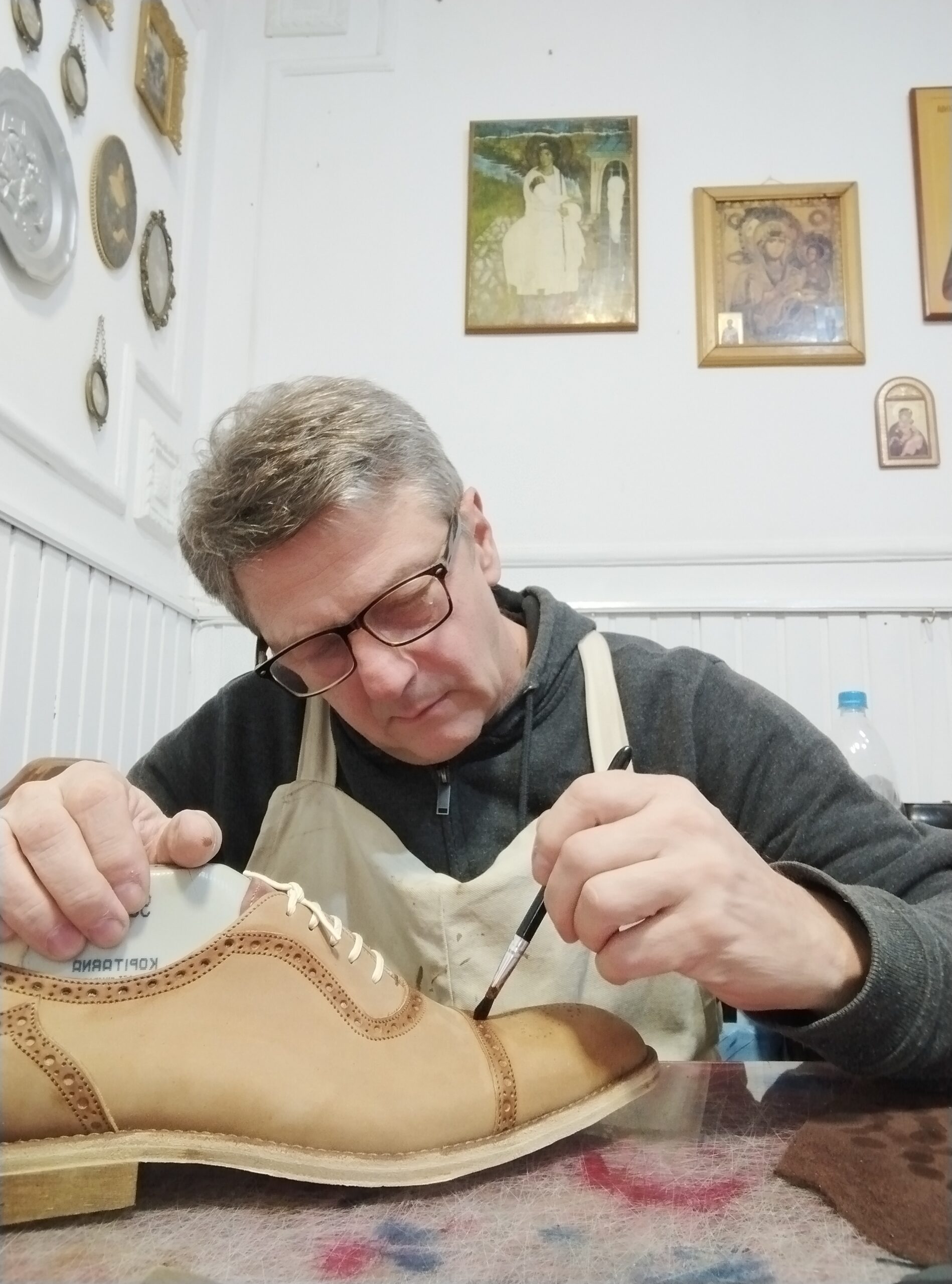 Patiniranje muske obuce -majstor